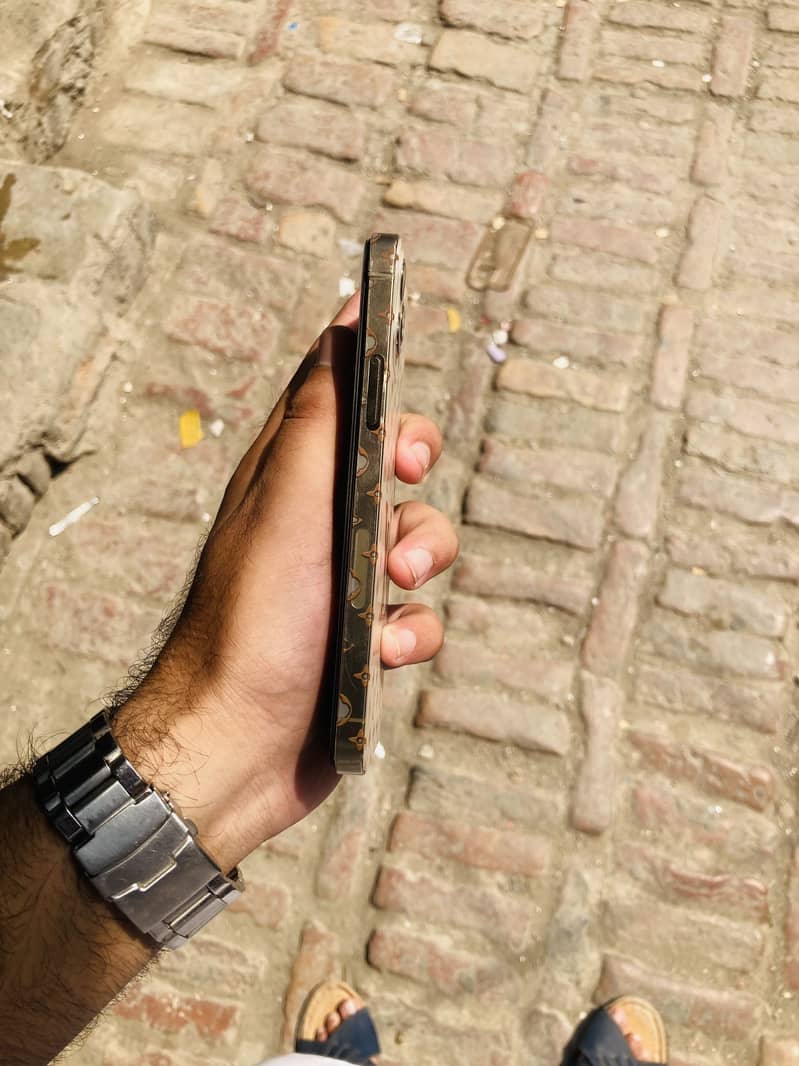 Apple iPhone 12 Pro 3