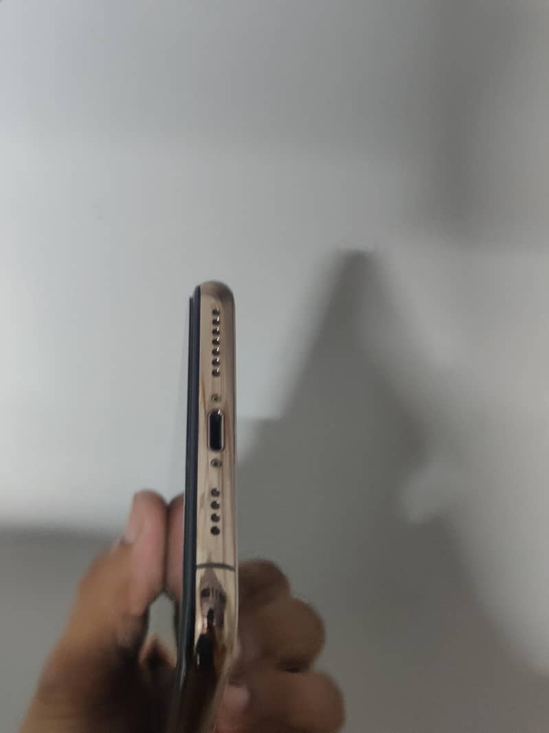 Apple iPhone XS Max 3