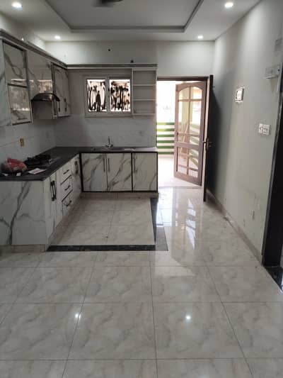 i8/1 Family Flat For sale