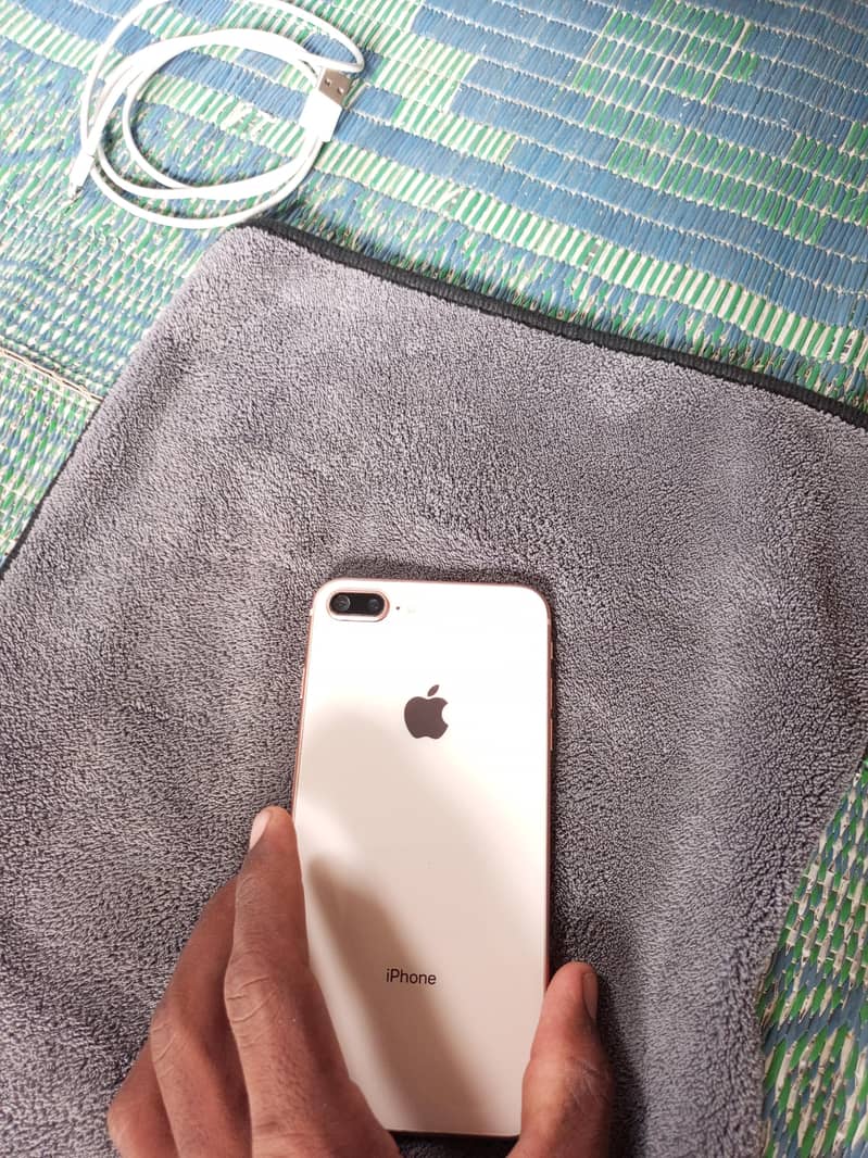 Apple iPhone 8 Plus 1