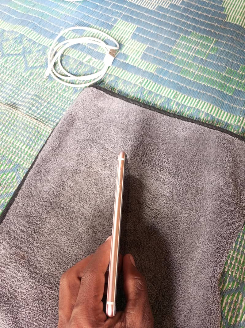 Apple iPhone 8 Plus 5