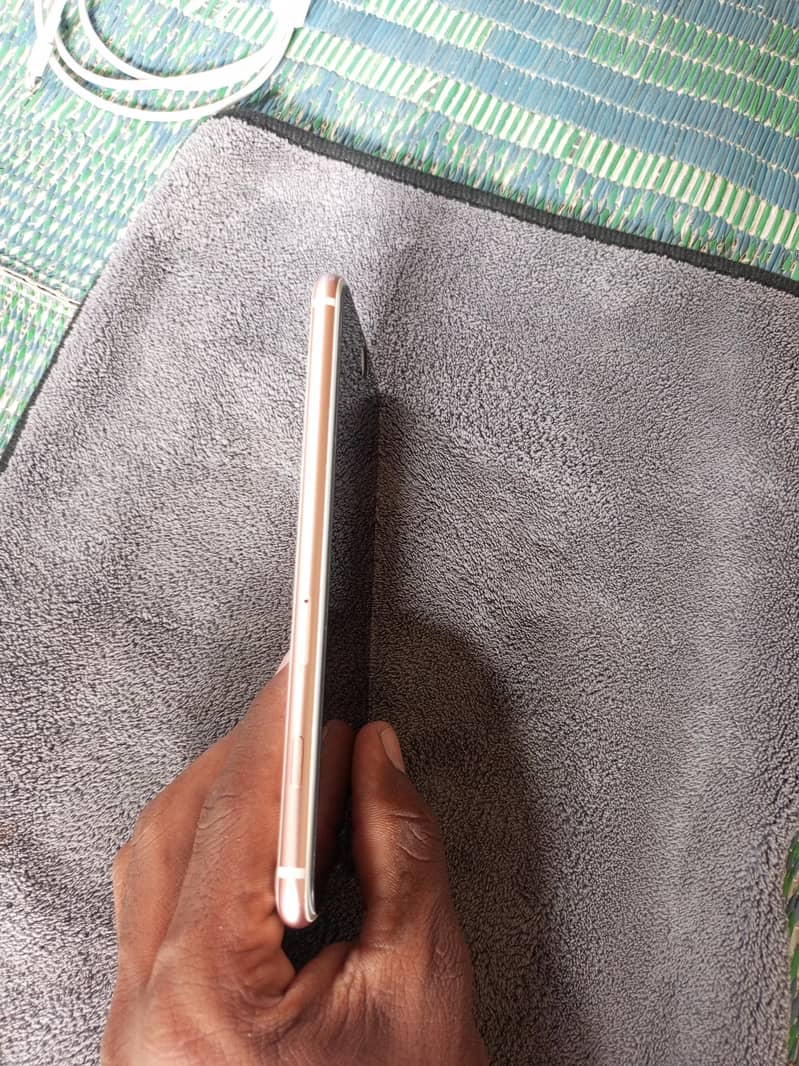 Apple iPhone 8 Plus 7