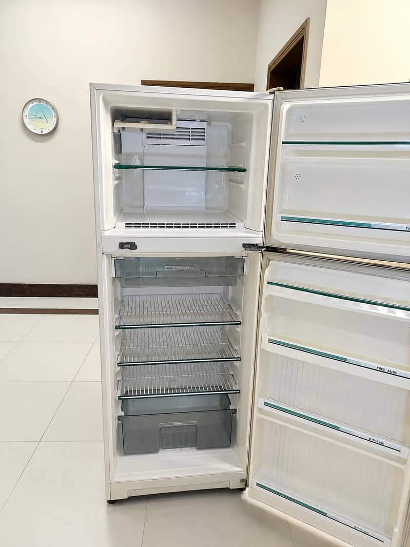 refrigerator & freezer 0