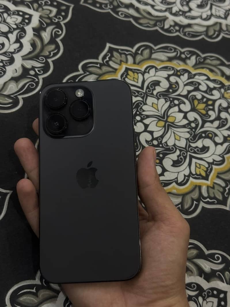 Apple iPhone 14 Pro 1