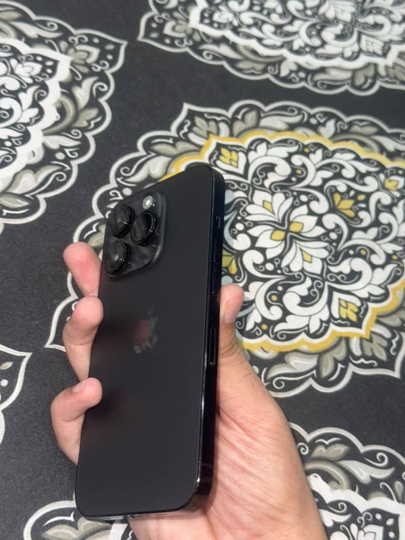 Apple iPhone 14 Pro 2