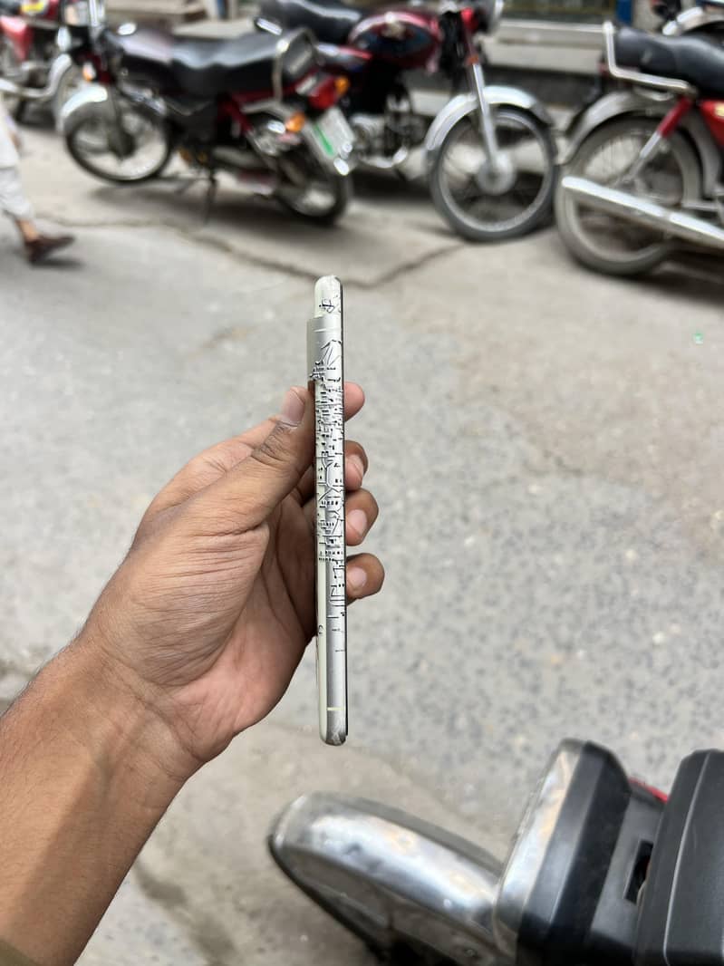 Google Pixel 7 4