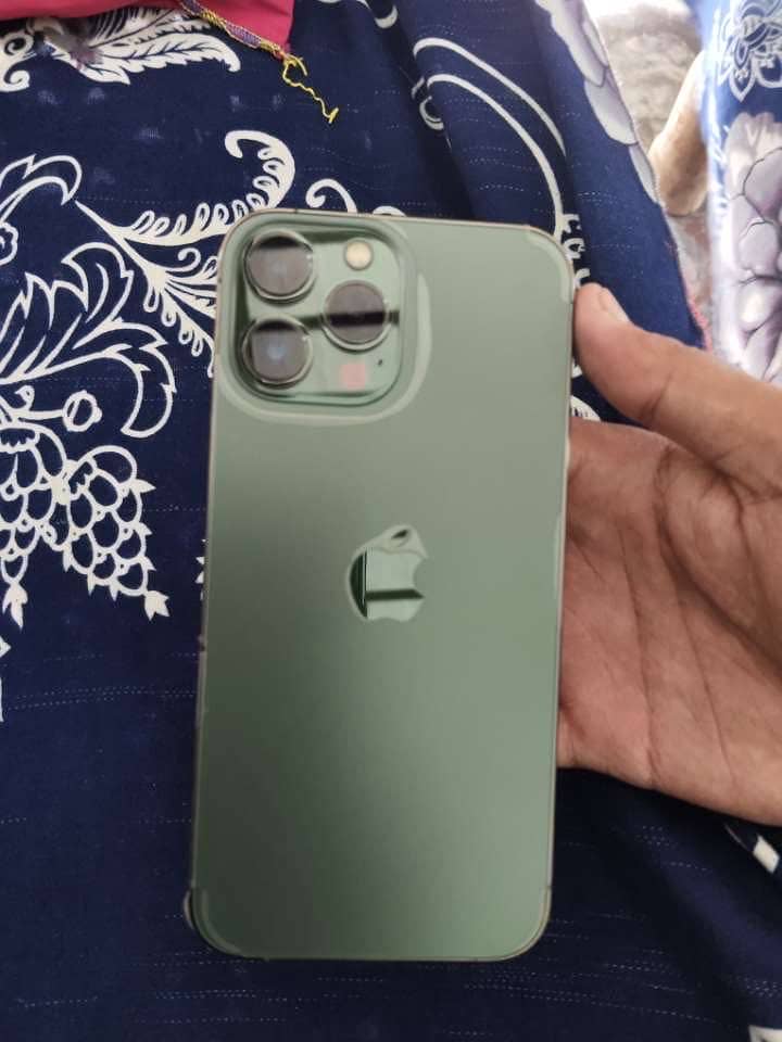 Apple iPhone 13 Pro Max 1