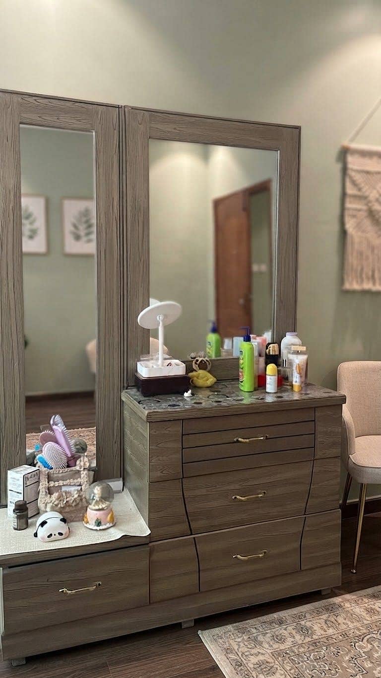 Bed with dressing table 1