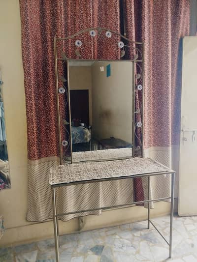 Used Iron Dressing Table
