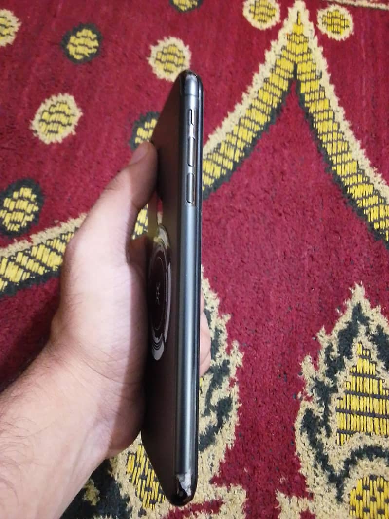 Apple iPhone XS Max 1