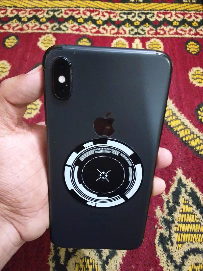 Apple iPhone XS Max 3