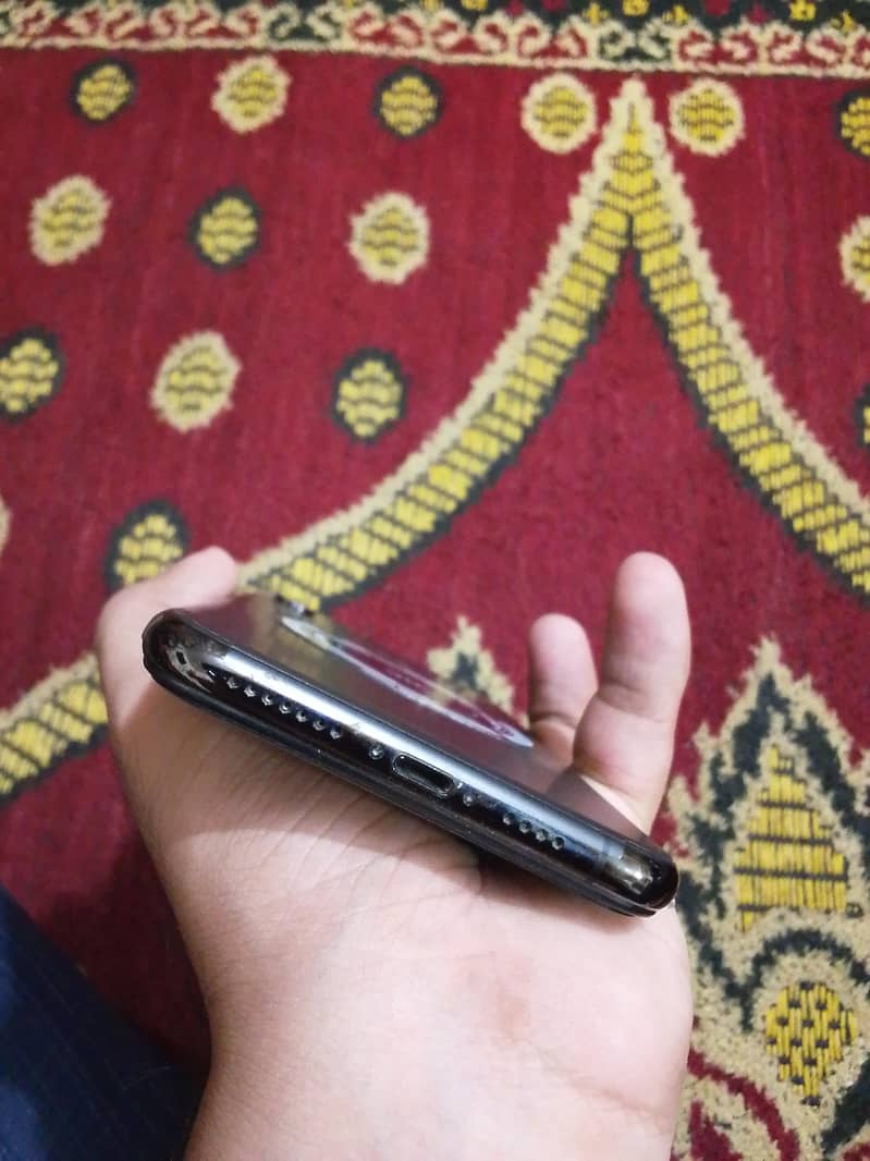 Apple iPhone XS Max 4