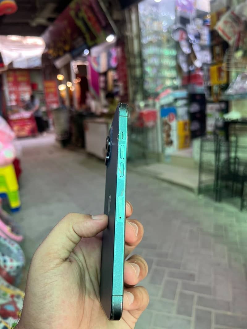 Apple iPhone 12 Pro Max 4
