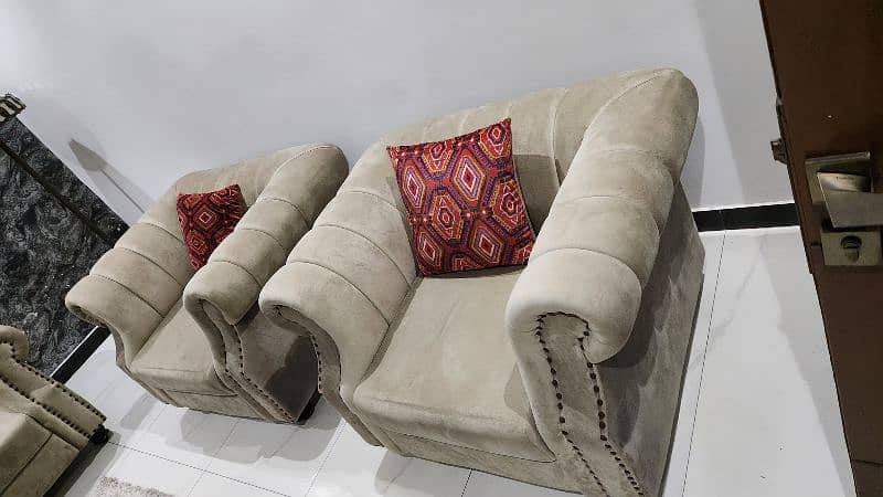 7 seats sofa and chairs with centre table 4