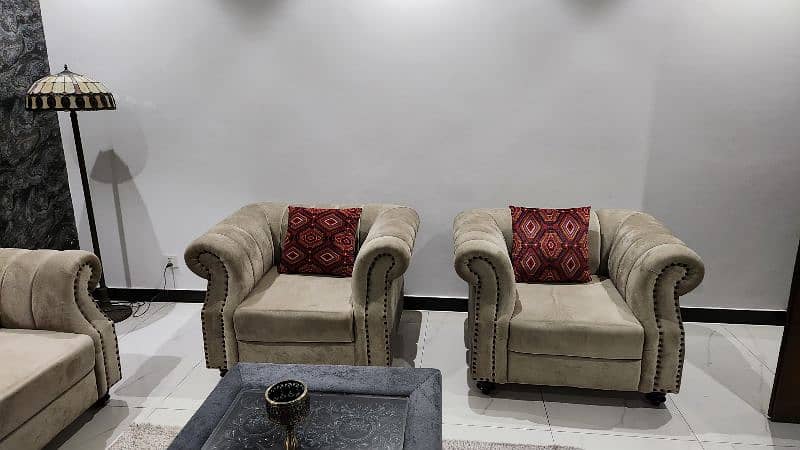7 seats sofa and chairs with centre table 5