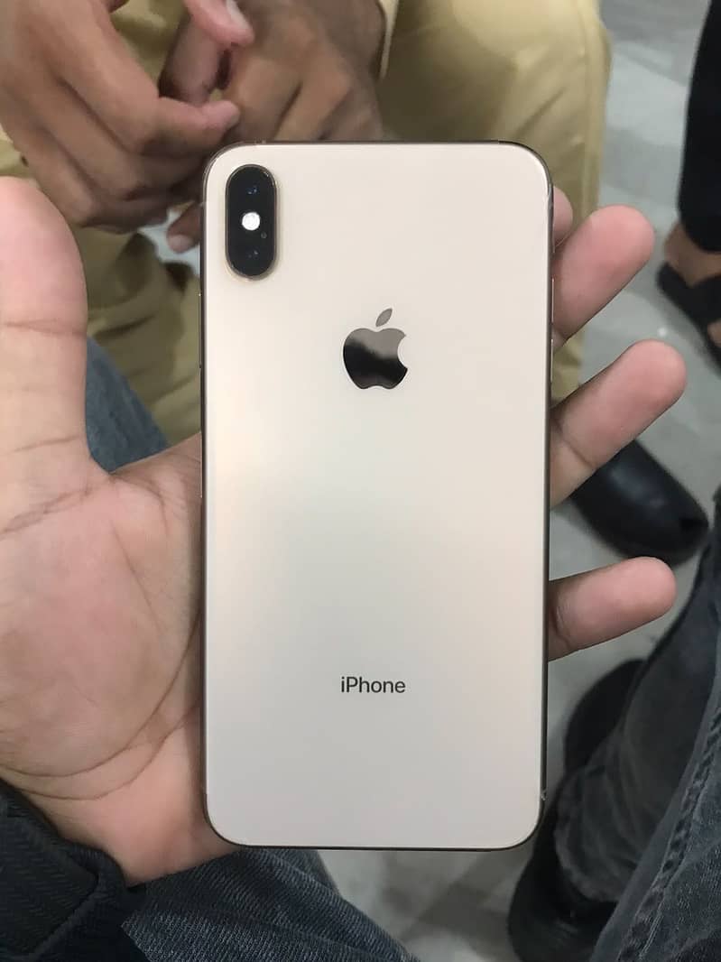 Apple iPhone XS Max 4