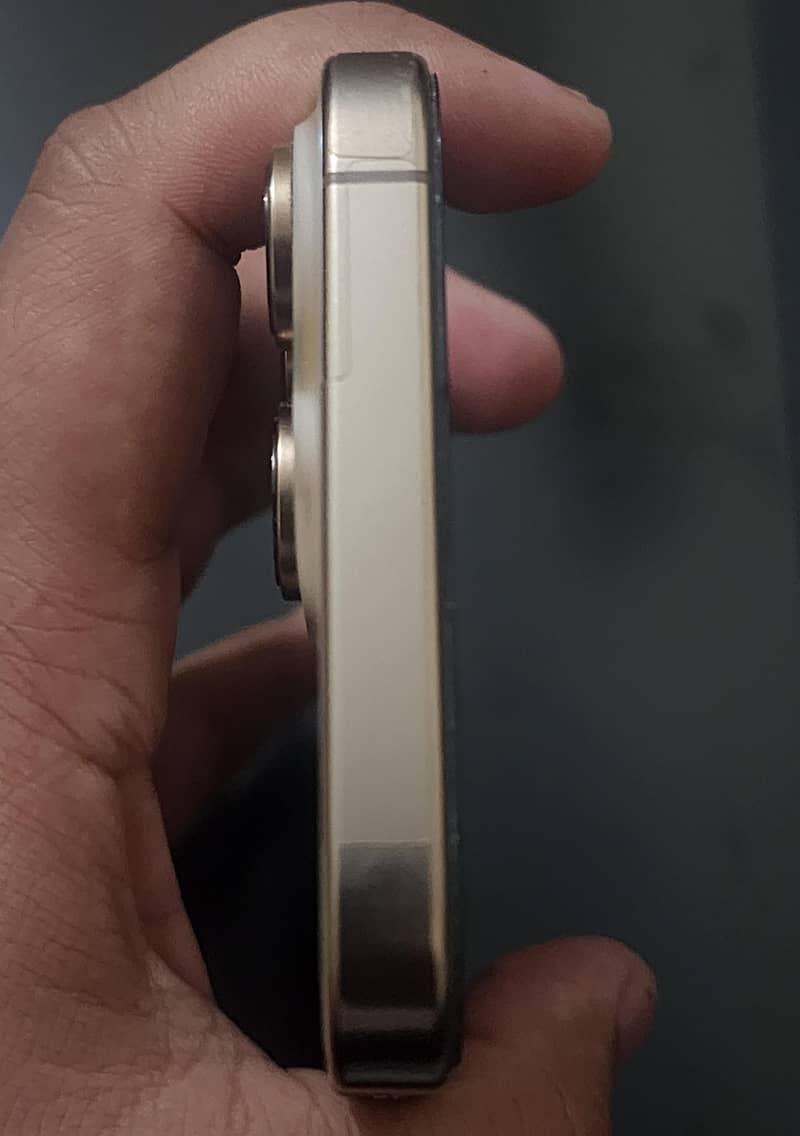 Apple iPhone 16 Pro Max 3