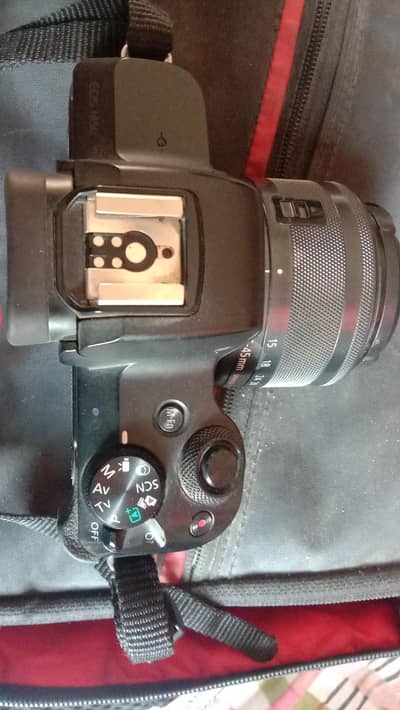 Canon M50 with kit Lens 15-45mm