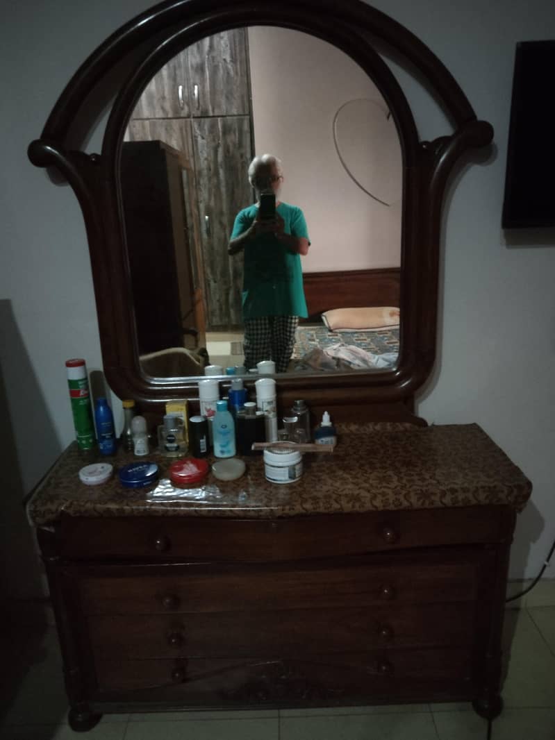 Dressing Table 0
