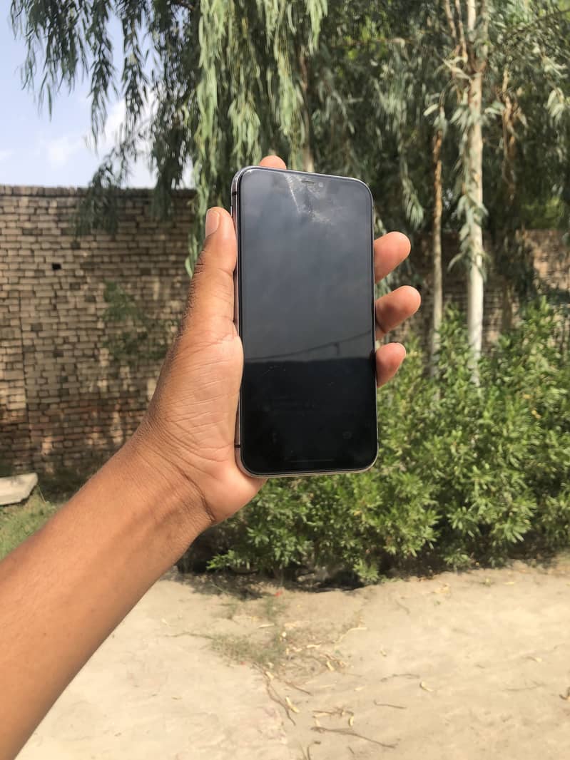 Apple iPhone 11 3