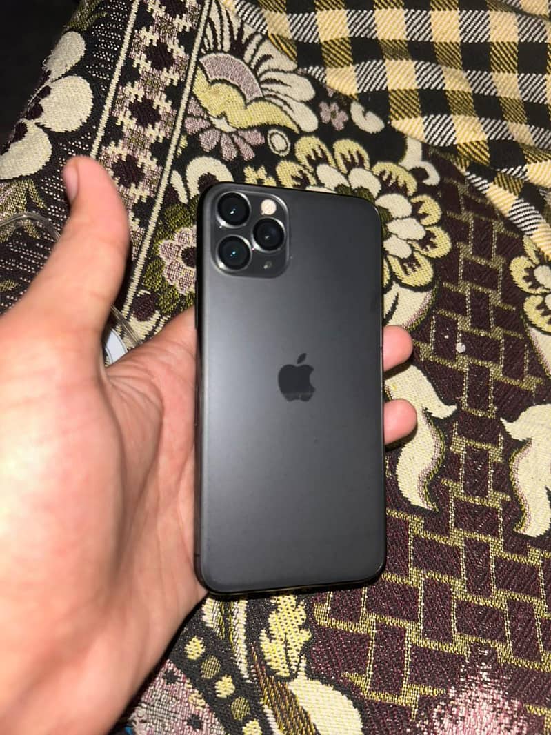 Apple iPhone 11 Pro 2