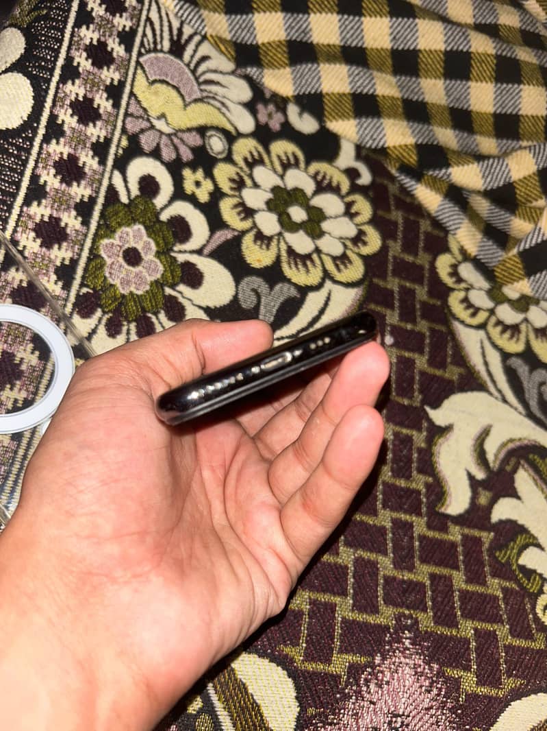 Apple iPhone 11 Pro 3