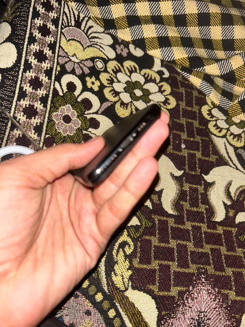 Apple iPhone 11 Pro 4