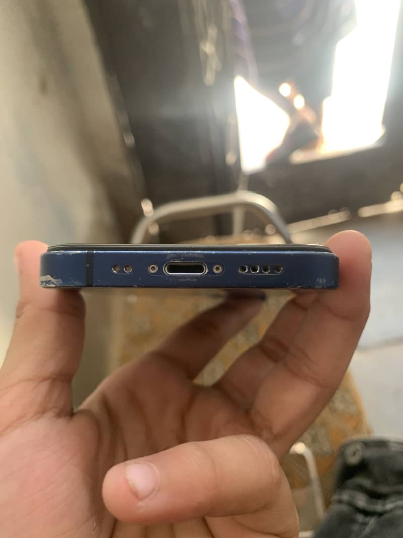 Apple iPhone 12 mini 4