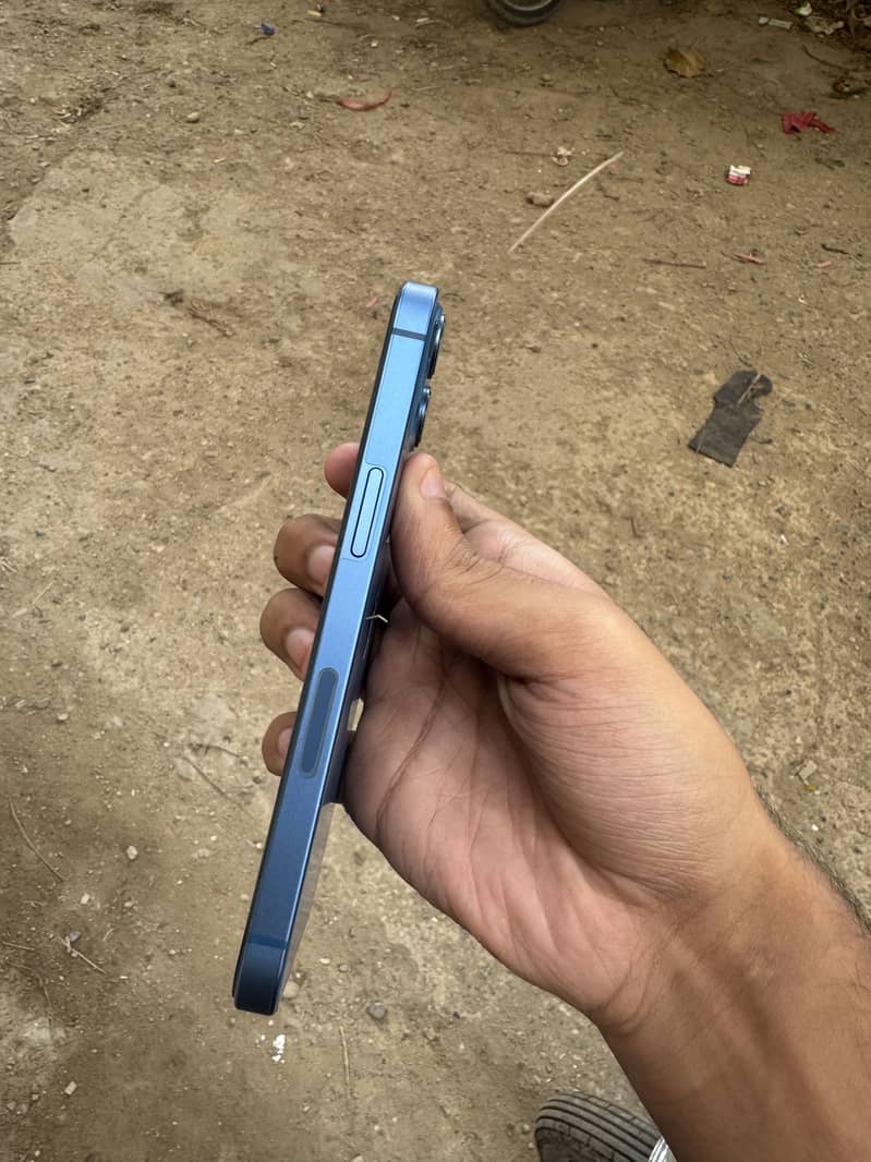 Apple iPhone 13 3