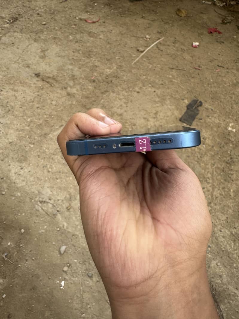 Apple iPhone 13 9