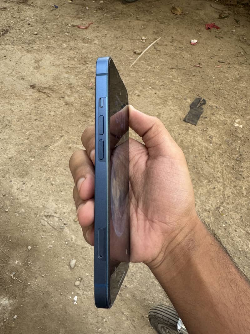 Apple iPhone 13 11