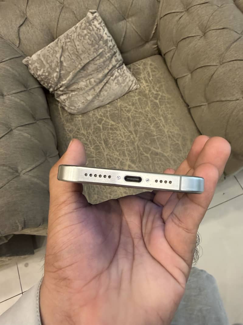 Apple iPhone 15 Pro Max 0