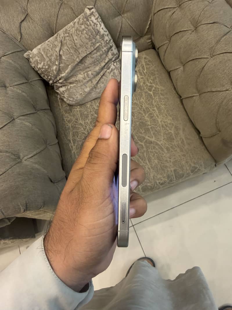 Apple iPhone 15 Pro Max 2