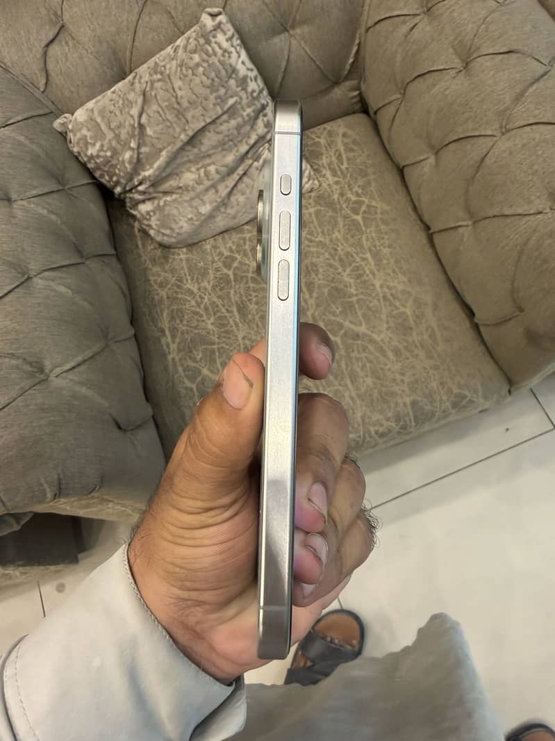 Apple iPhone 15 Pro Max 3