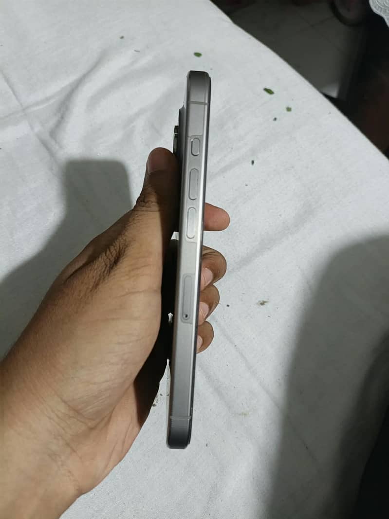 Apple iPhone 15 Pro 0