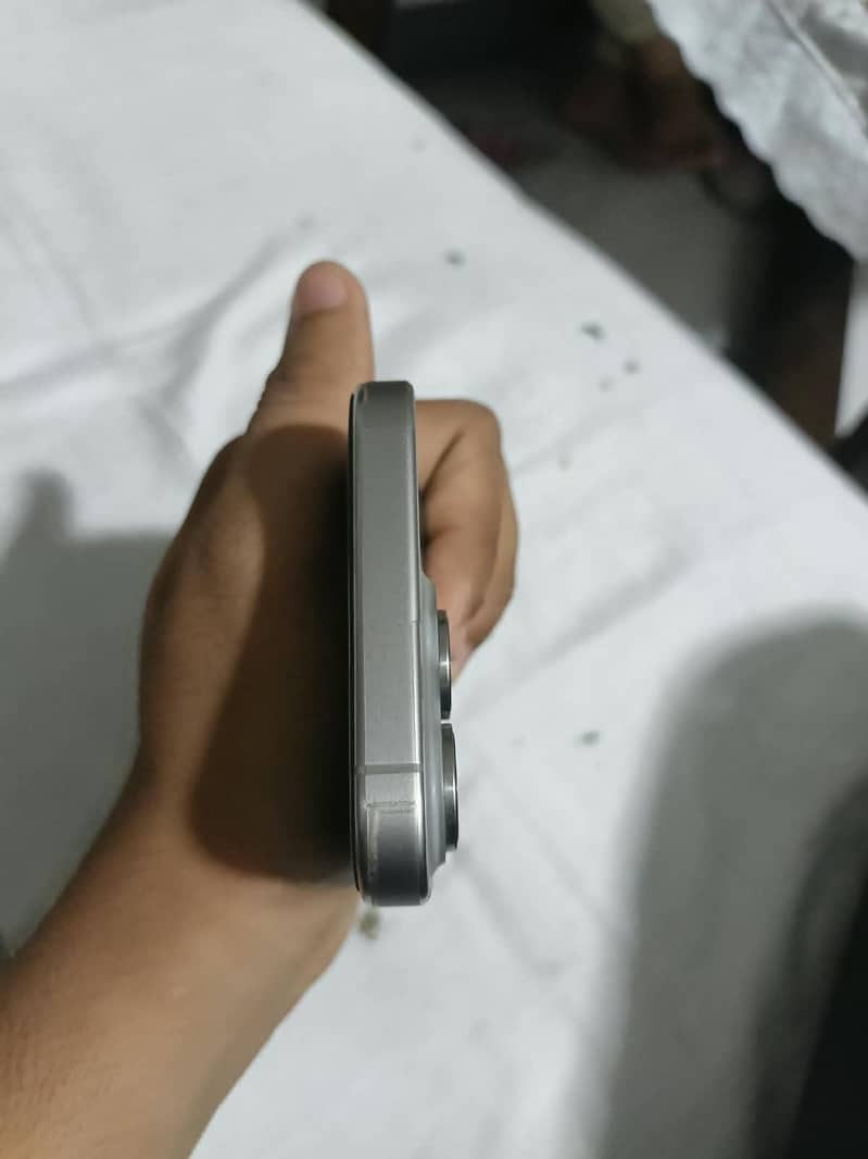 Apple iPhone 15 Pro 3