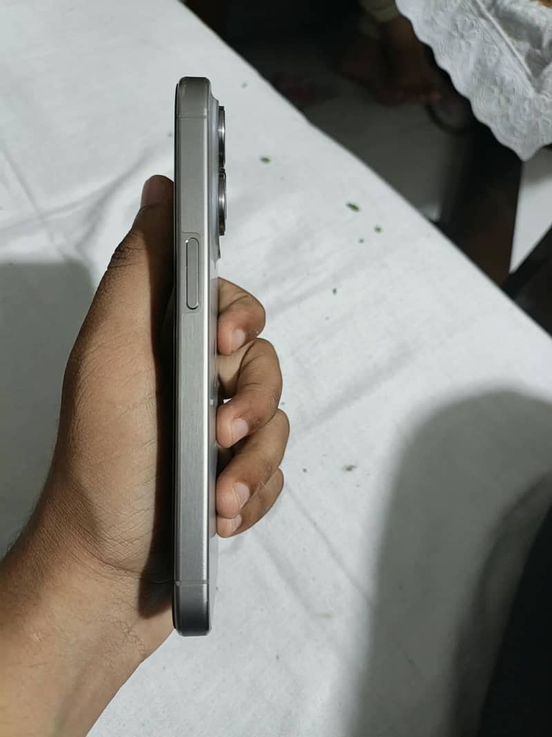Apple iPhone 15 Pro 4