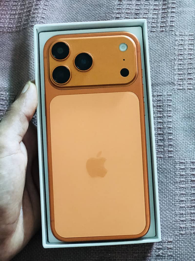 Apple iPhone 17 Pro Max 4