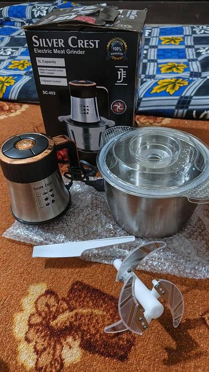 Silver Crest SC-402 Electric Meat Grinder with 3L Capacity and 800W Copper Motor, 3-Speed Control, Stainless Steel Food Processor & Chopper