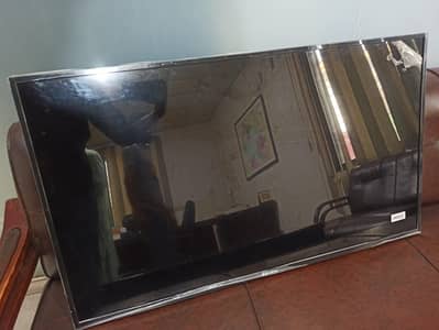 EcoStar LED TV 43 Inch 4K Ultra HD Panel Damage