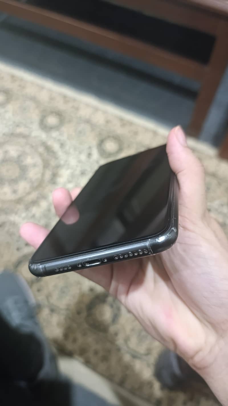 Apple iPhone 11 Pro Max 4