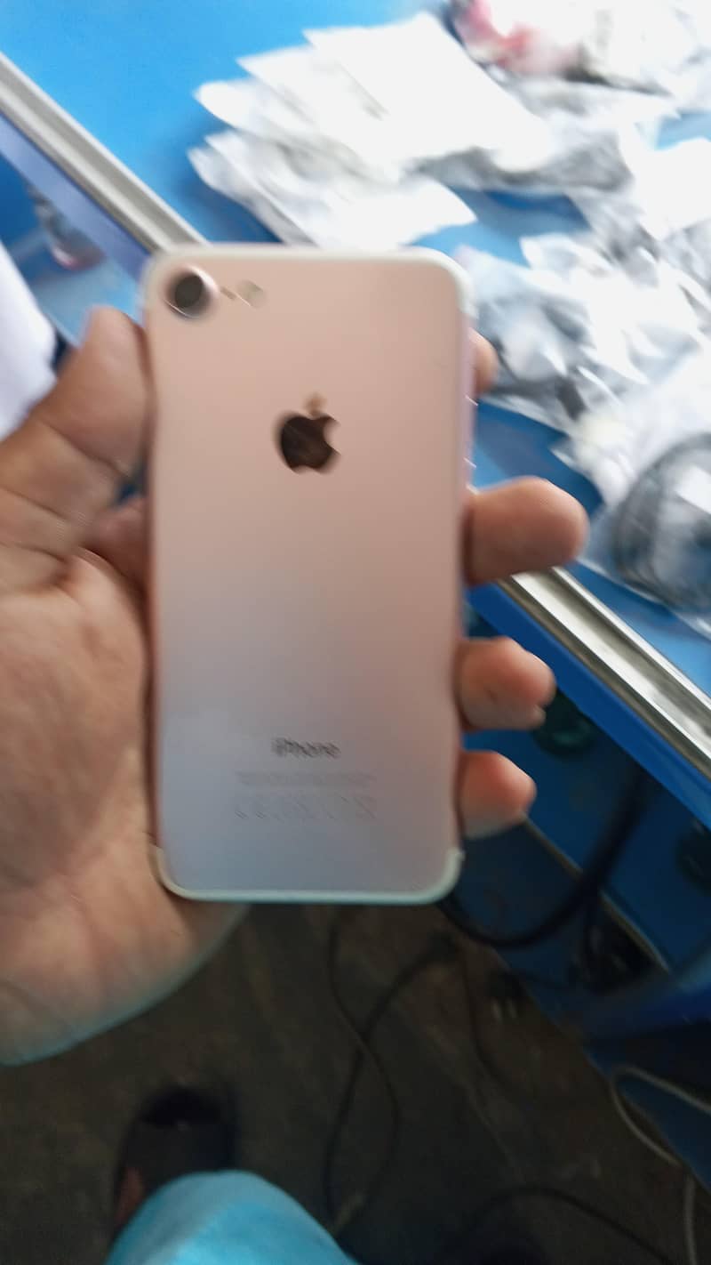 Apple iPhone 7 1