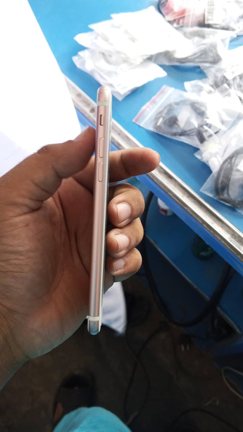 Apple iPhone 7 3