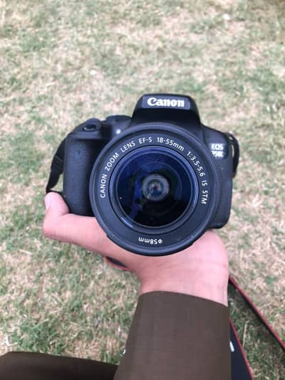 Canon EOS 750D DSLR + 18-55mm Lens