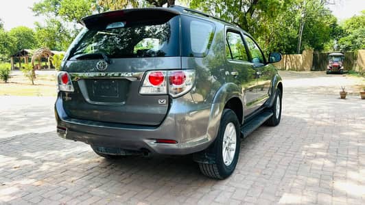 Toyota Fortuner V 2013