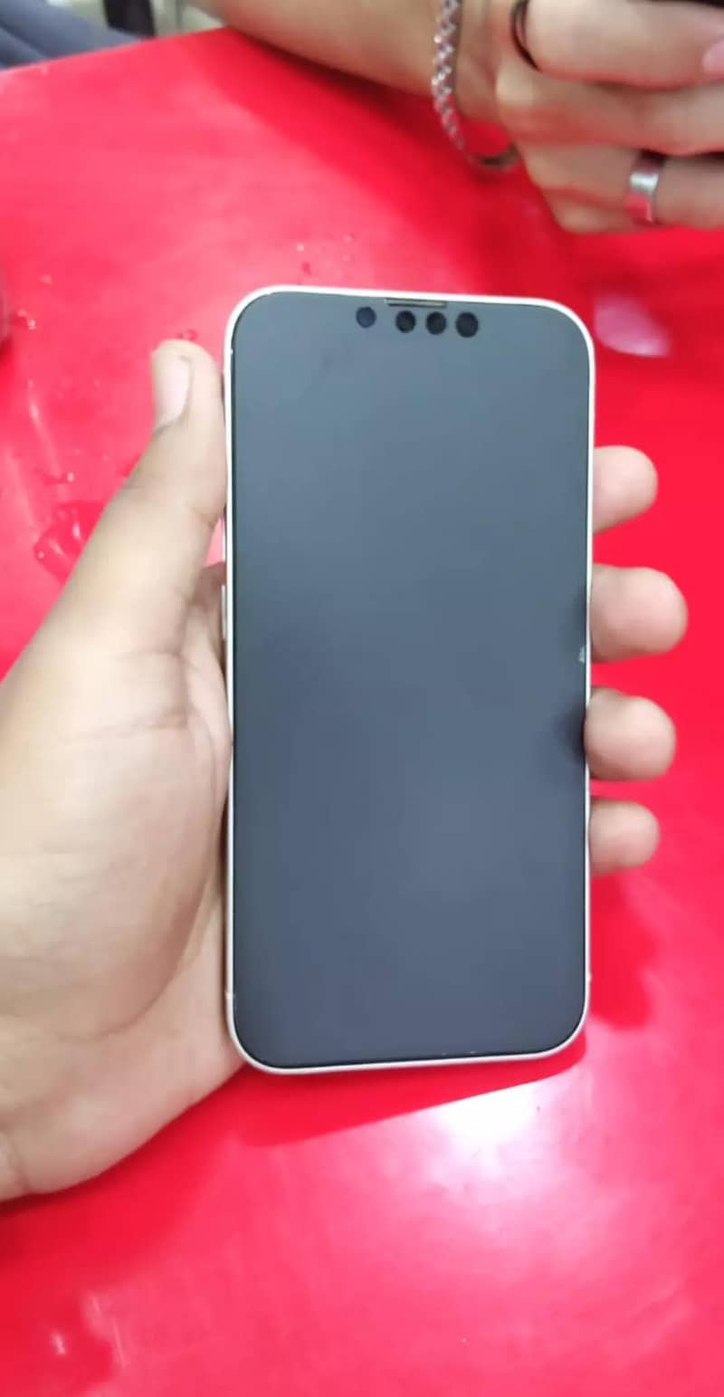 Apple iPhone 13 5