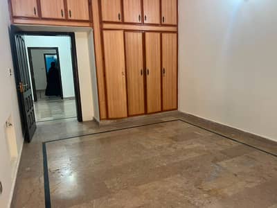 i8/1 ground floor Family Flat For rent