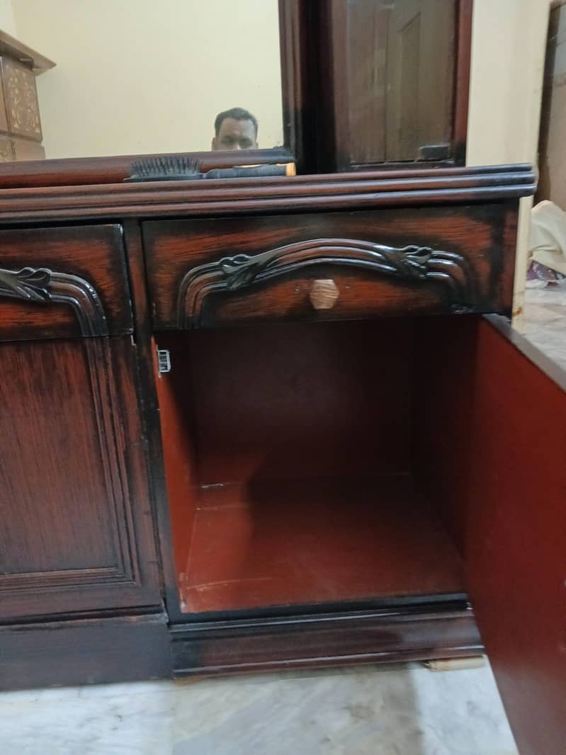 Dressing table 3