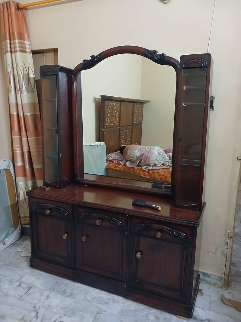 Dressing table 4