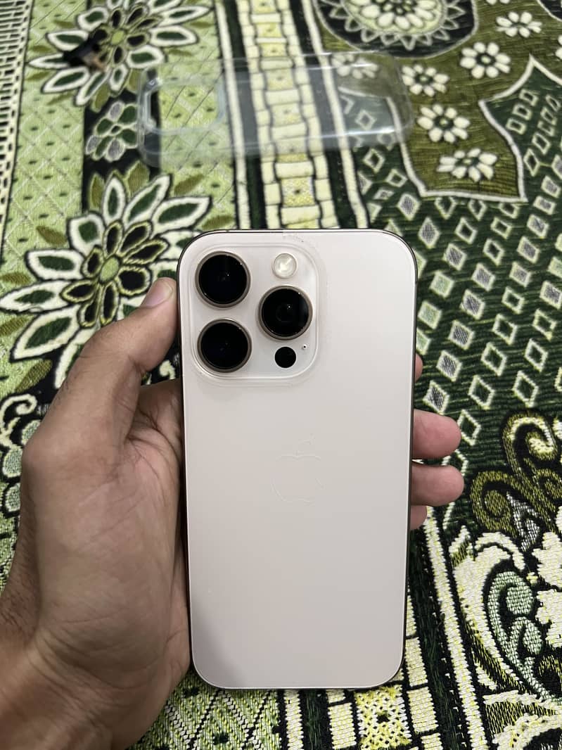 Apple iPhone 16 Pro 4
